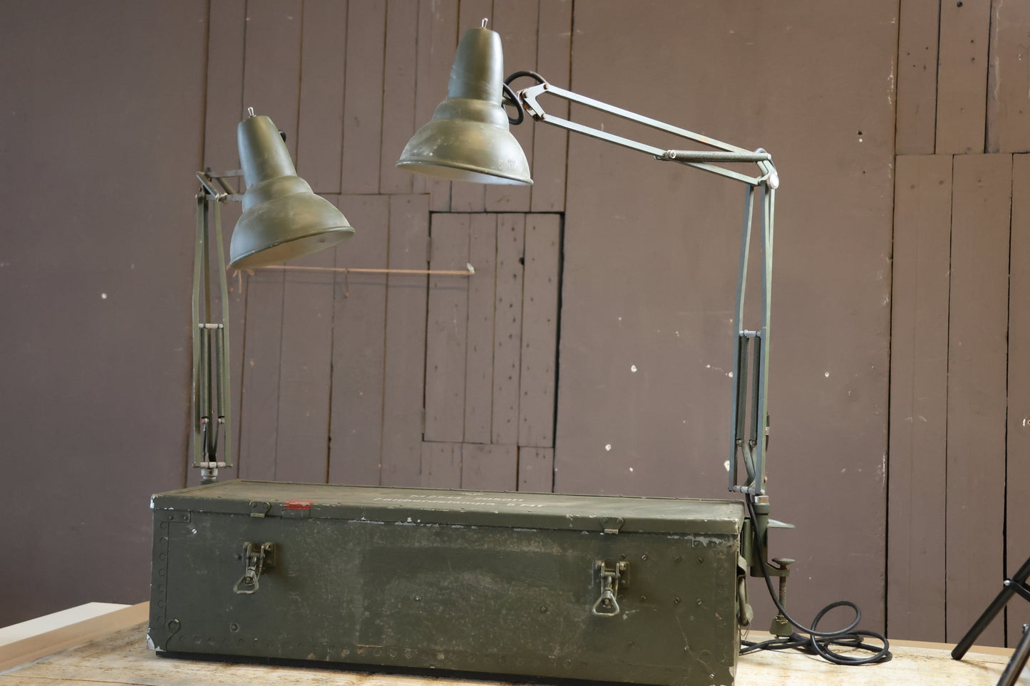 Vintage Lampenkiste, DIY-Projekt Lampenkiste zum Umbau, Bürolampe mit Kiste