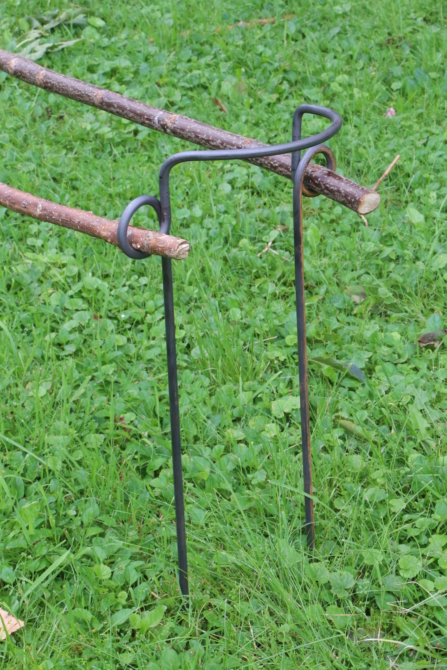Staudenhalter halbrund mit Auge - verschiedene Breiten