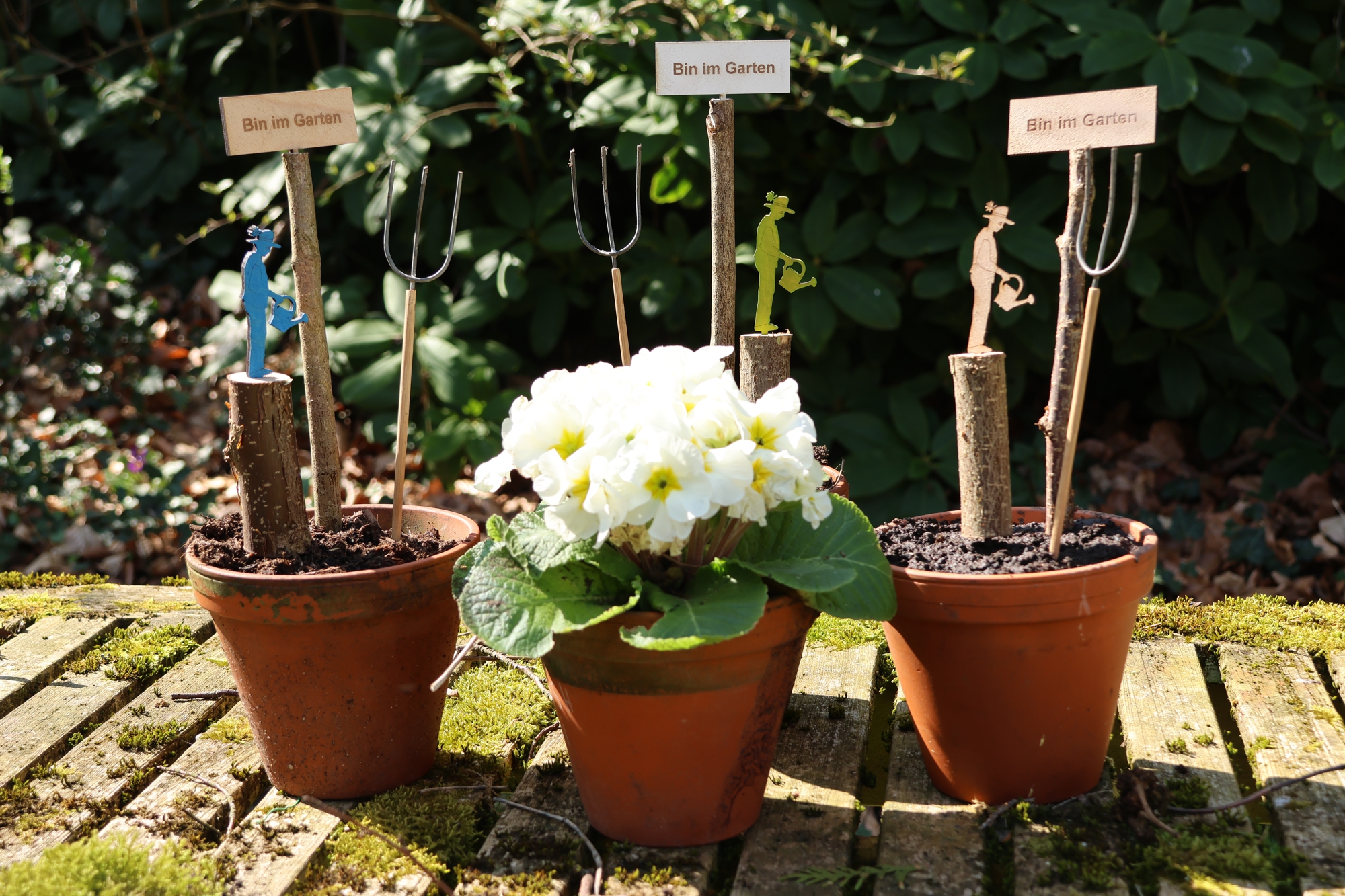 Bin im Garten - Schild mit Gärtner und Mistgabel, Deko, Gärtnergeschenk, Topfstecker