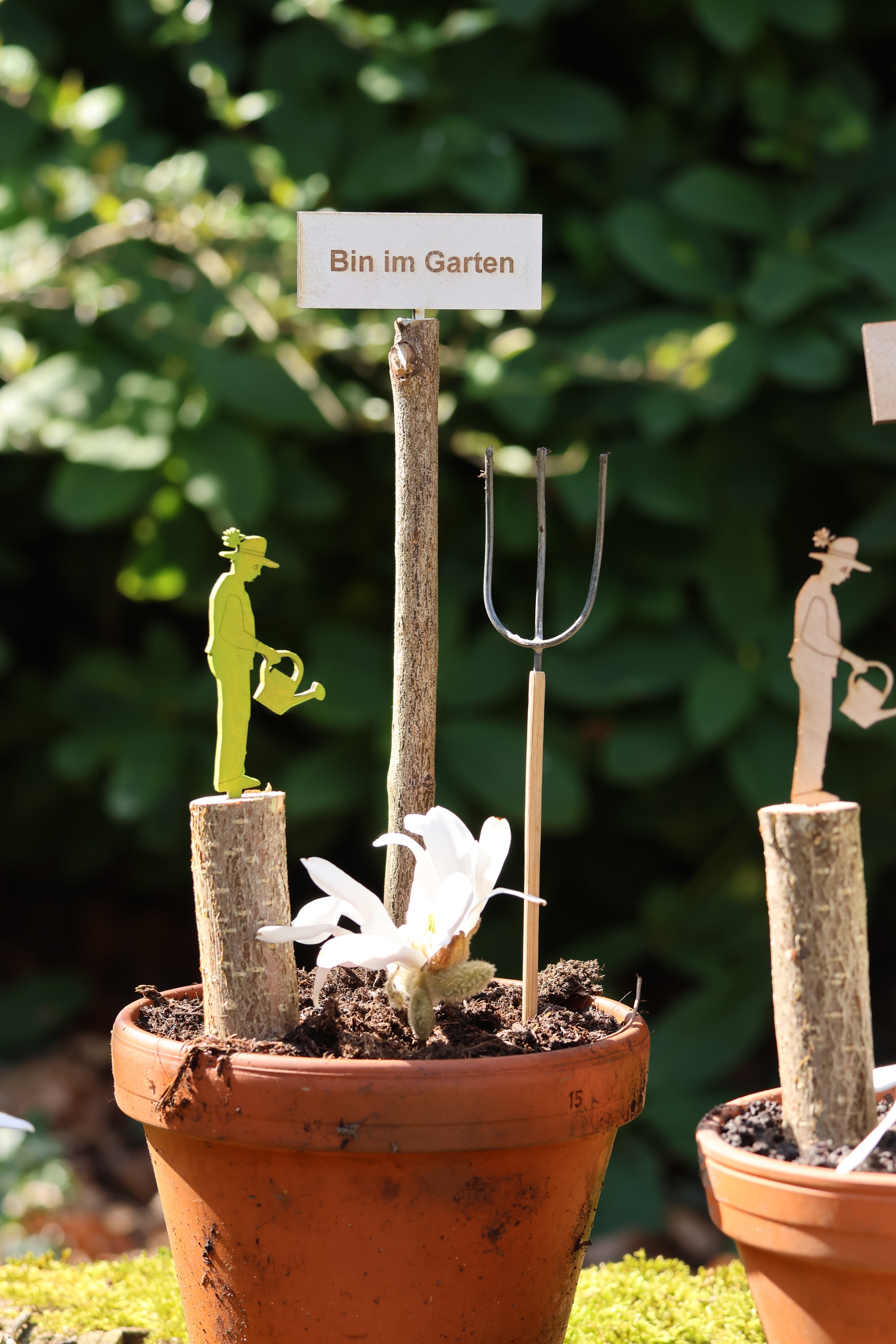 Bin im Garten - Schild mit Gärtner und Mistgabel, Deko, Gärtnergeschenk, Topfstecker