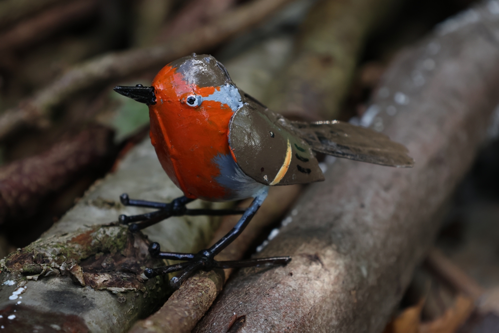 Rotkehlchen aus Metall, kunsthandwerkliches Rotkehlchen, Gartendeko Rotkehlchen, Vogelhausdeko, 