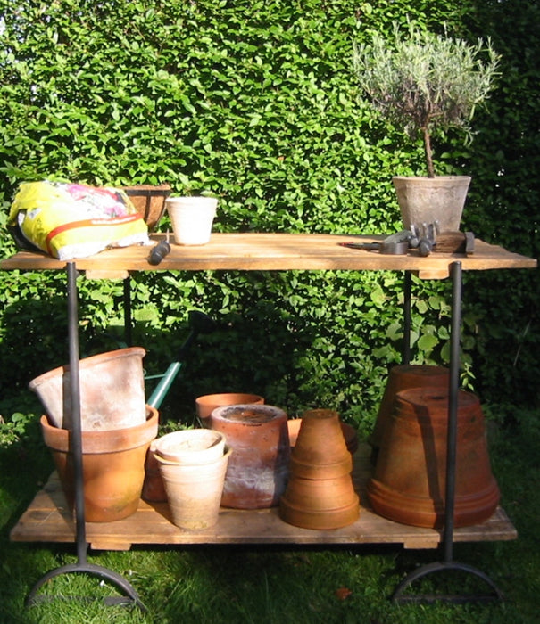 Pflanztisch "Multitalent-Böcke", Pflanztisch für Profis, Gartenarbeitstisch, Beistelltisch Garten, Tisch für Grillzubehör, Gartentisch Grillabend - timmasiru.de