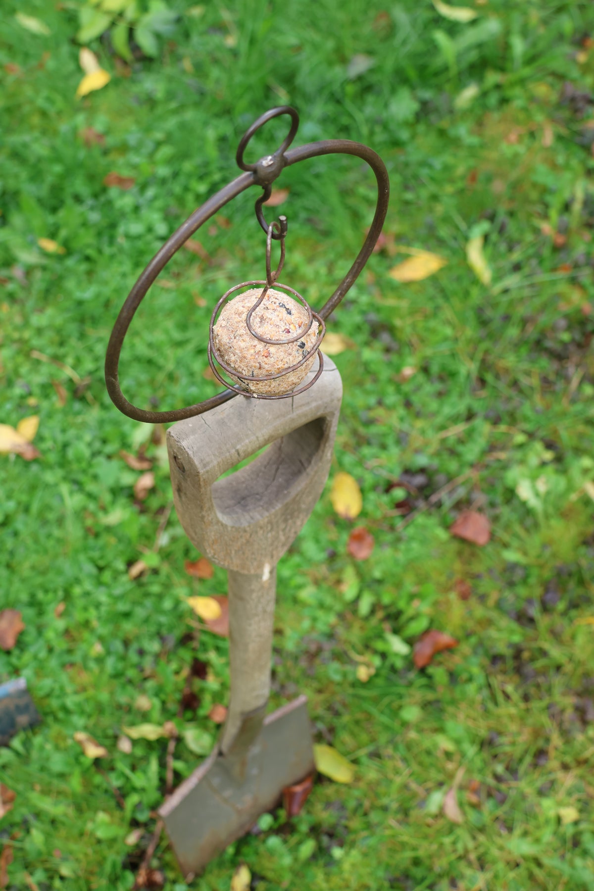 Meisenknödelring zum aufschrauben, Futterspirale zum schrauben, Futterring mit Schraube