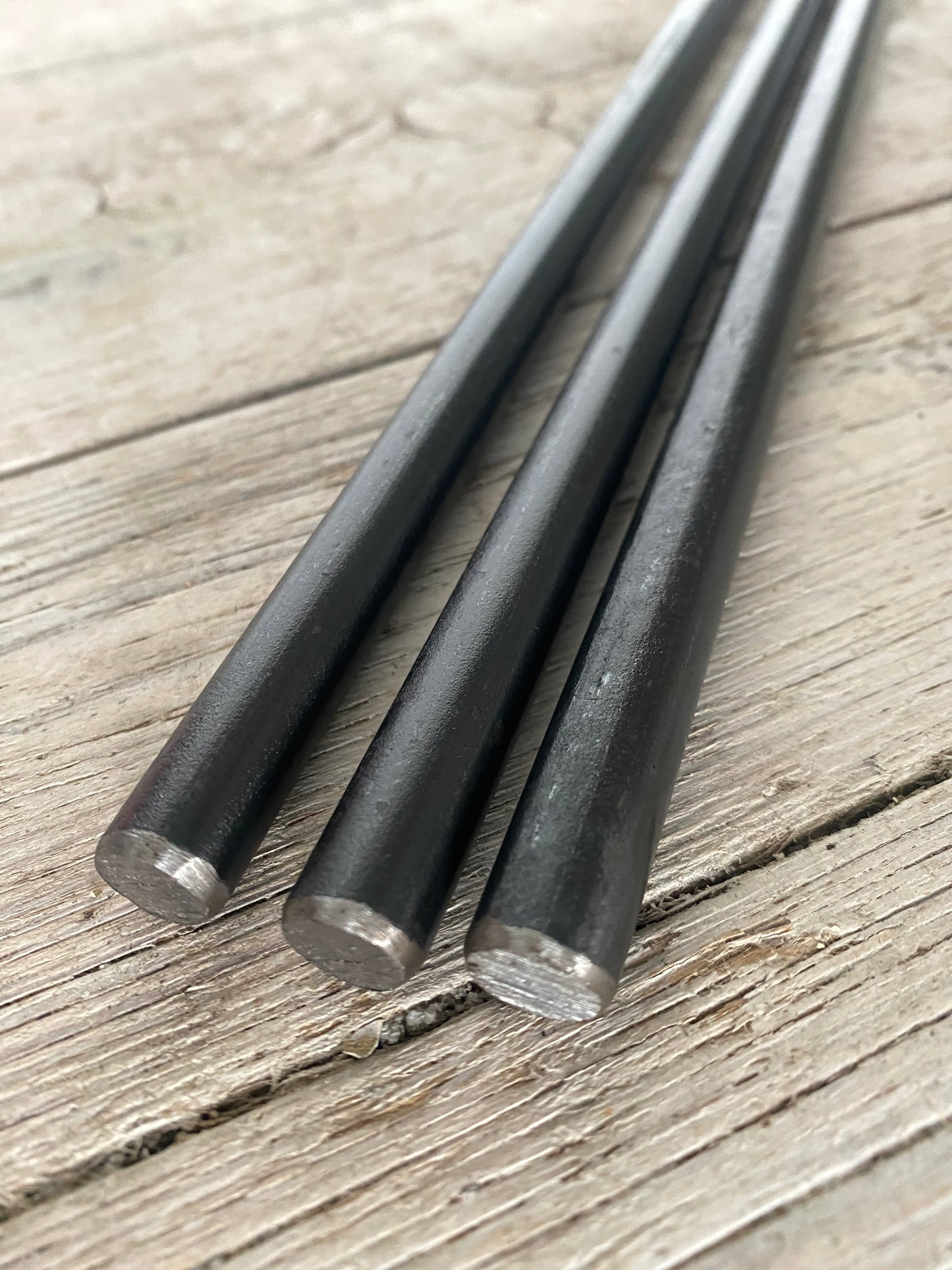 3er Set Rundeisen für Tontöpfe, Erdspieß, Sammelstab für Pflanztöpfe, Eisenstab, Pflanzstab, Rankhilfe, Staudenstütze,  Regal für Tontöpfe