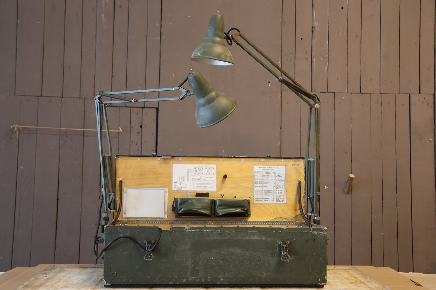 Vintage Lampenkiste, DIY-Projekt Lampenkiste zum Umbau, Bürolampe mit Kiste