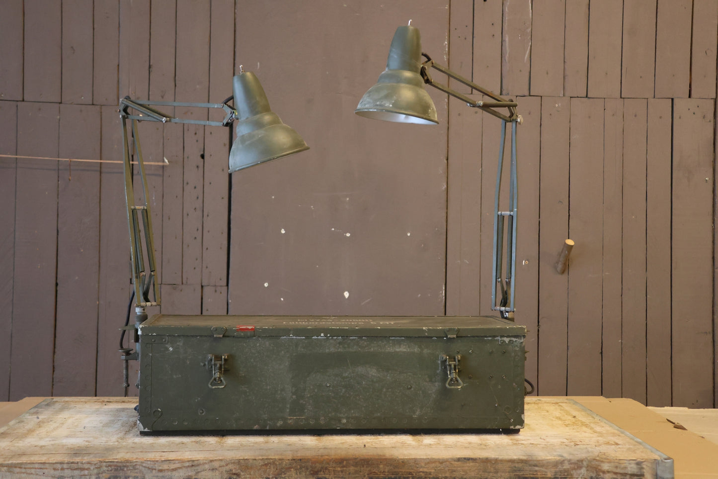 Vintage Lampenkiste, DIY-Projekt Lampenkiste zum Umbau, Bürolampe mit Kiste