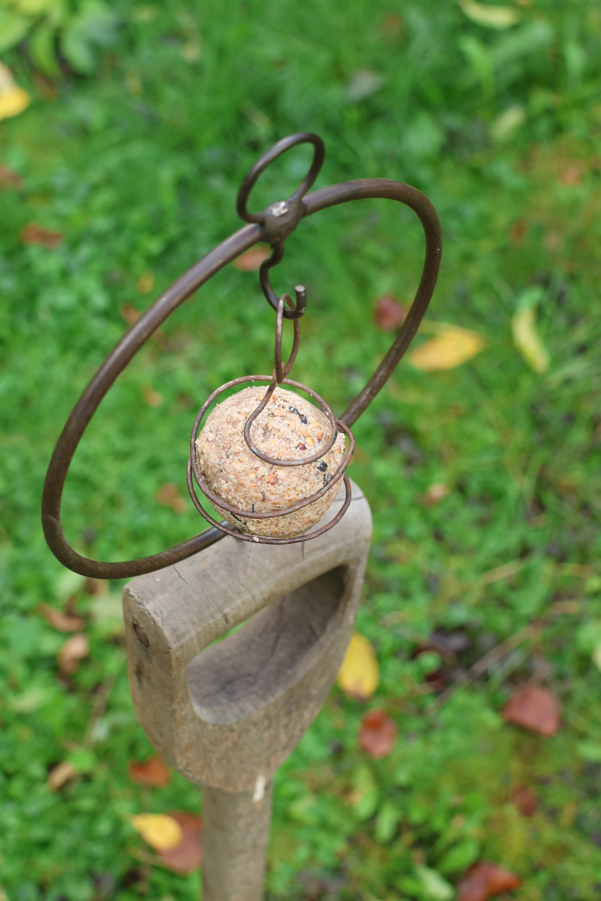 Meisenknödelring zum aufschrauben, Futterspirale zum schrauben, Futterring mit Schraube