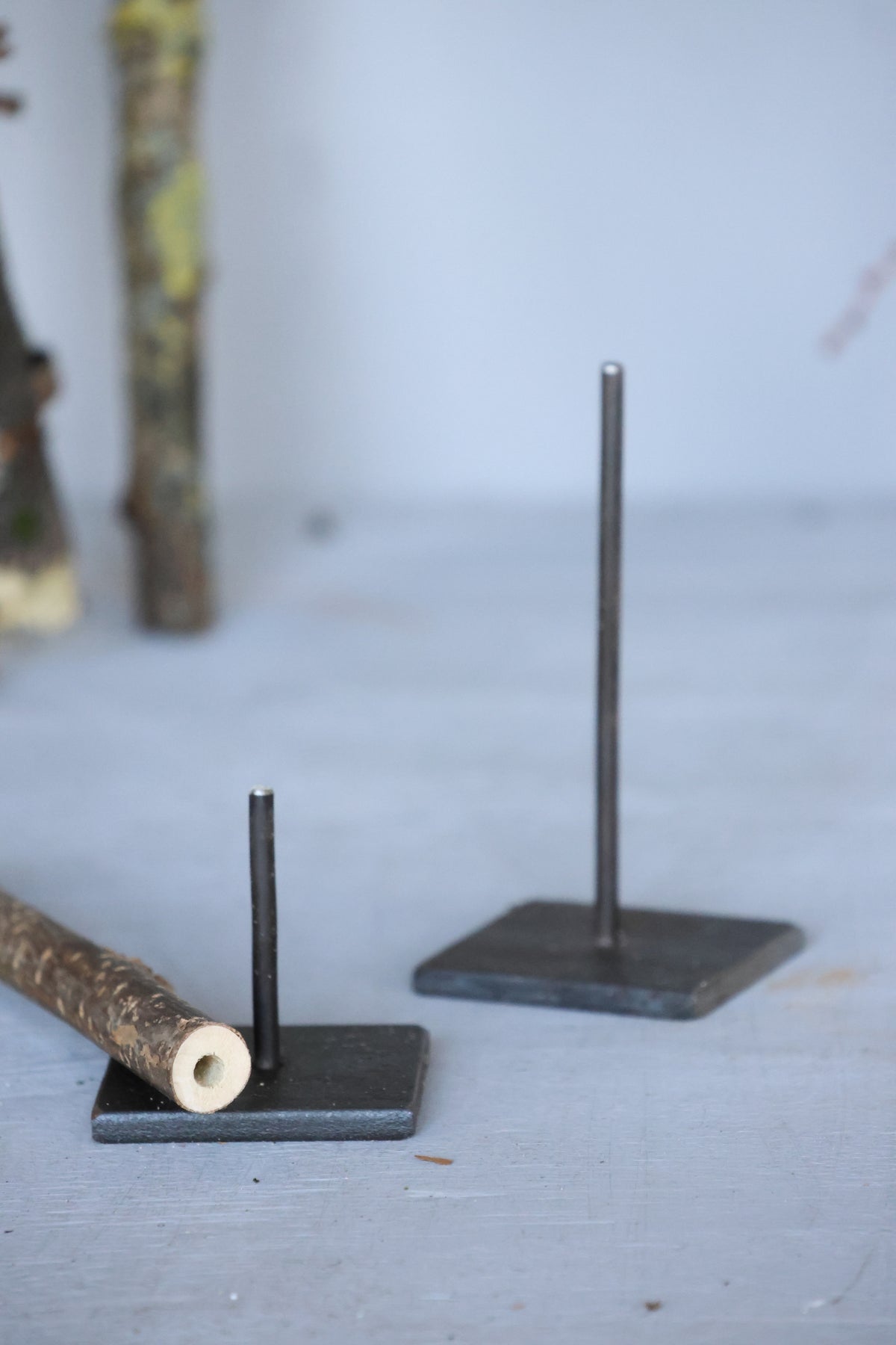 Skulpturensockel klein 5 x 5 cm, mit dünnem Stift, DIY Zubhehör