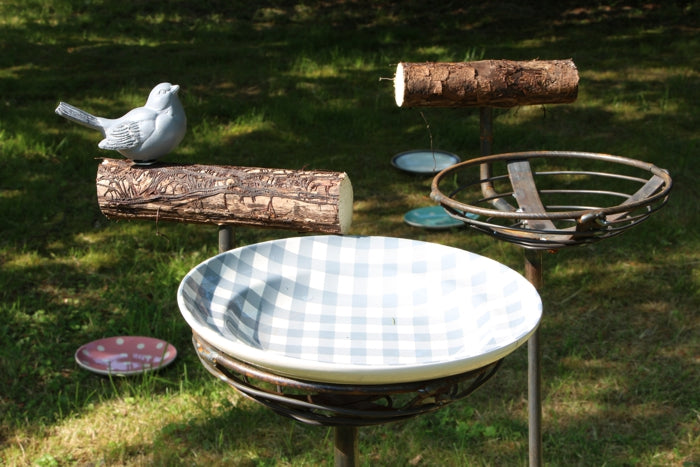 Vogeltränke stehend aus Eisen mit Sitzplatz - Handgemacht in NRW - Nr. 3 - timmasiru.de