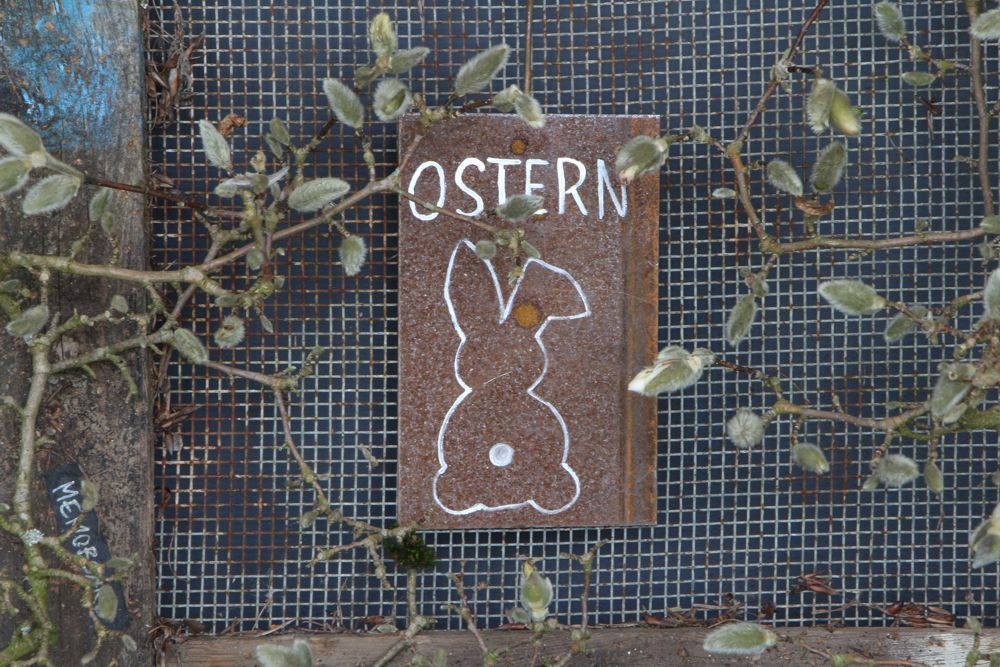 Schild "Ostern"