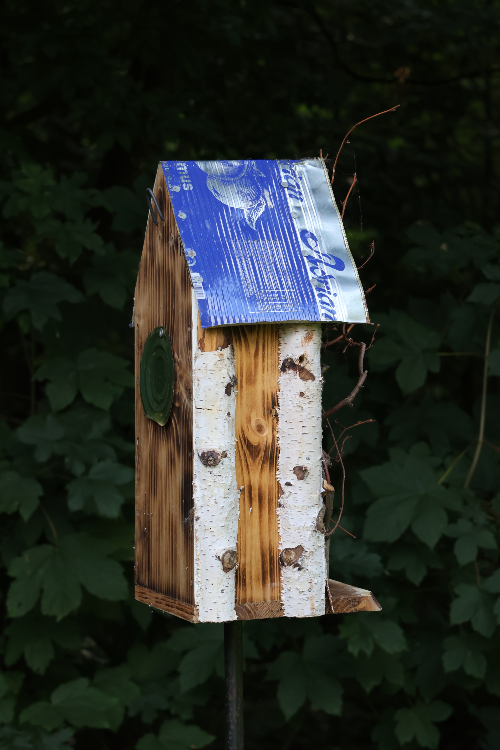 Vogelhaus auf Steckfuß, Nistkasten, Vogelfutterhaus für weiche Böden 