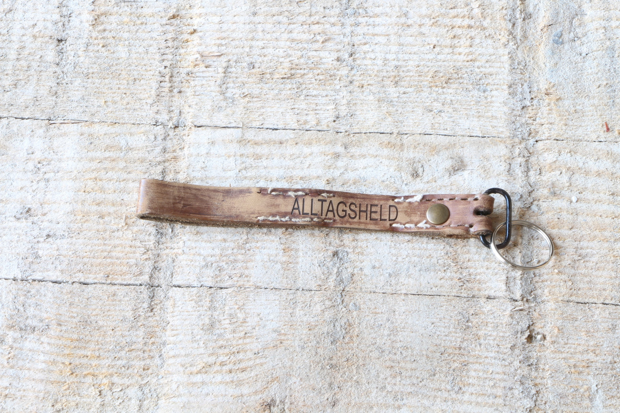 Schlüsselanhänger "Alltagsheld" - Vintage Leder kurze Länge