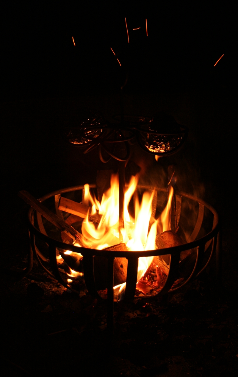 Feuerkorb "40", Gartenfeuer, Feuerschale, Feuerstelle aus Eisen, Schale für Feuer und Pflanze