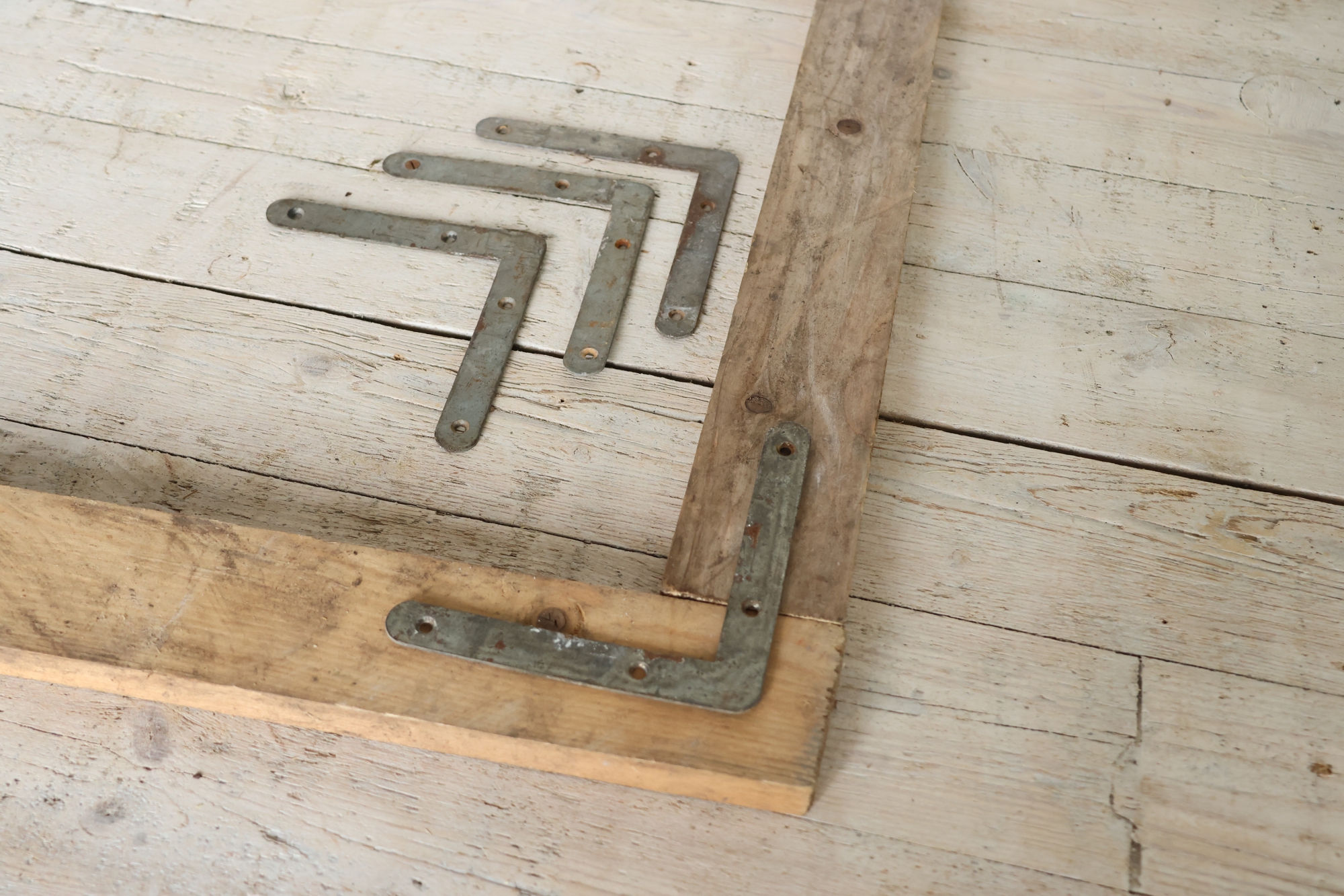 Fensterwinkel antik, Vintage Winkel, Bilderwinkel alt, gebrauchter Winkel