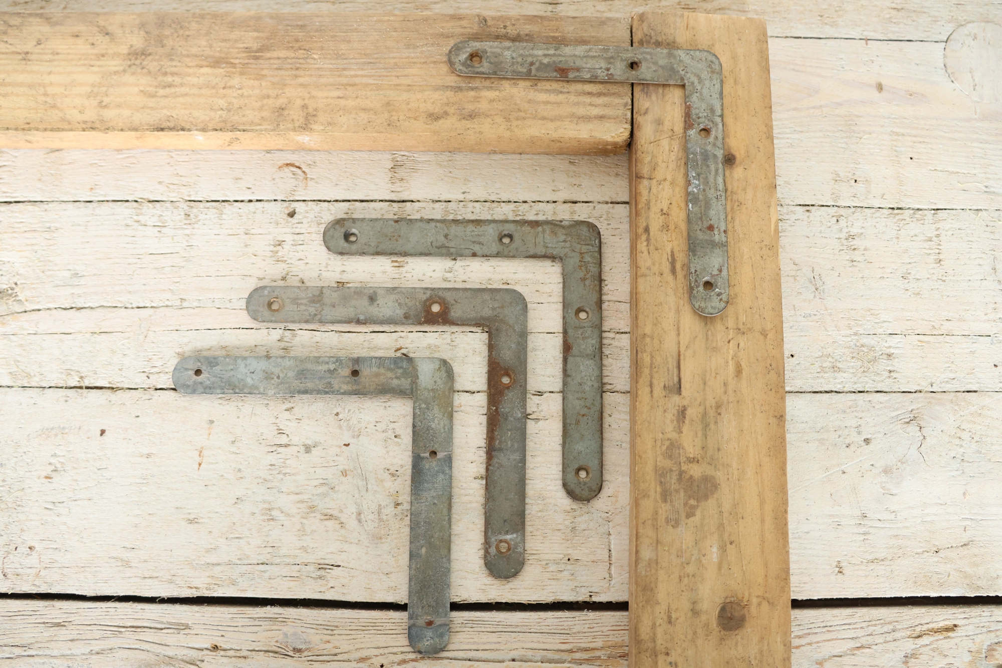 Fensterwinkel antik, Vintage Winkel, Bilderwinkel alt, gebrauchter Winkel