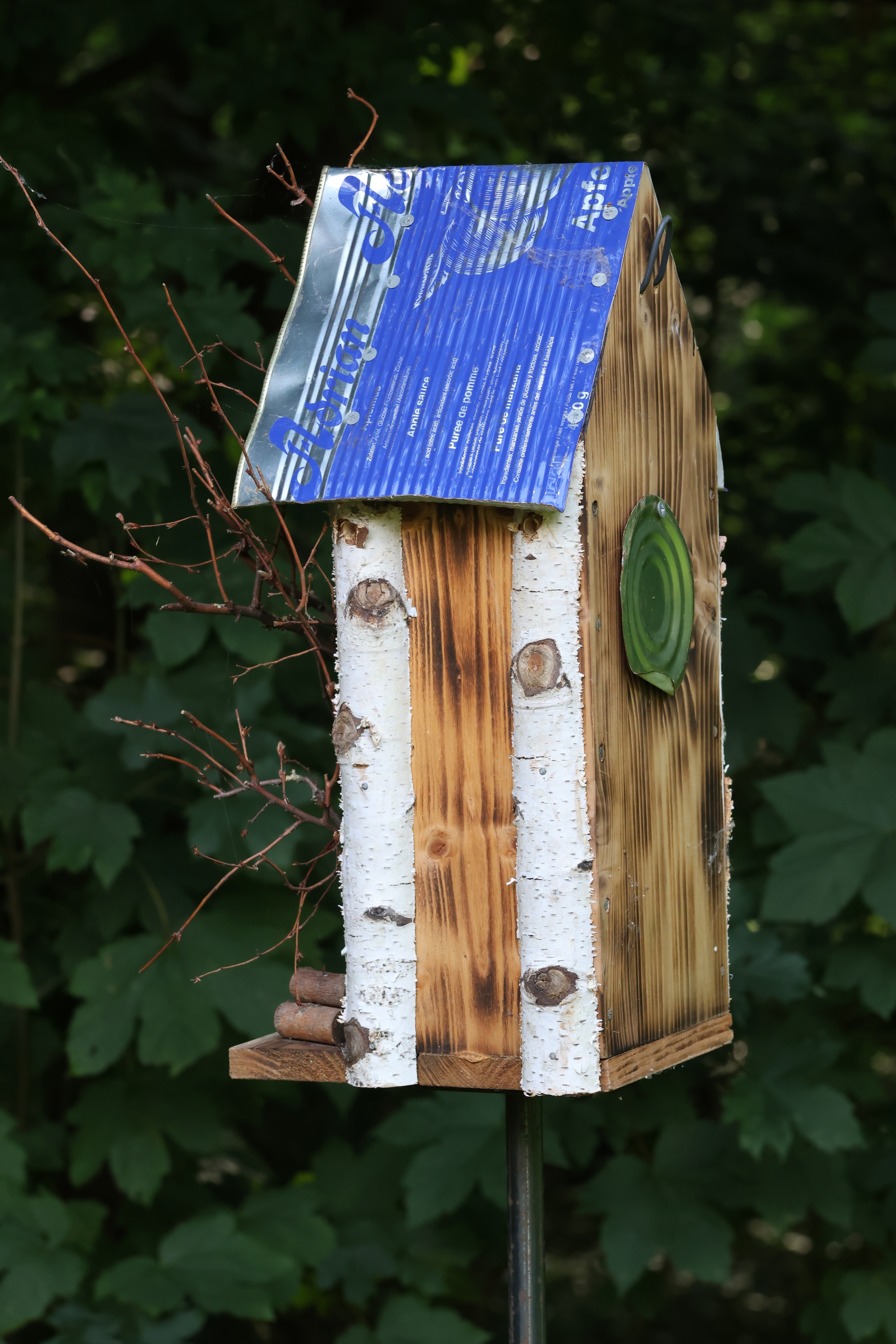 Vogelhaus auf Steckfuß, Nistkasten, Vogelfutterhaus für weiche Böden 