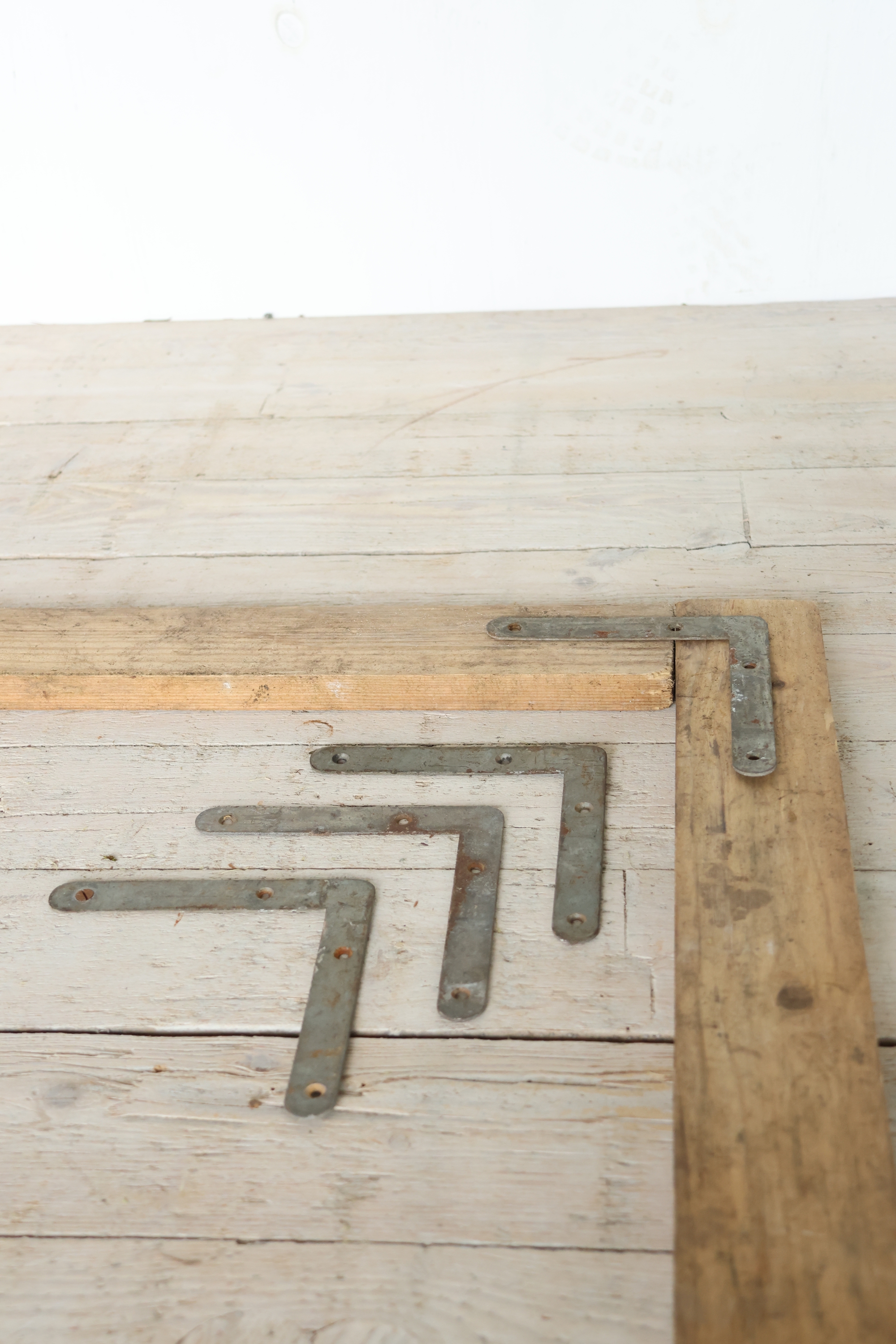 Fensterwinkel antik, Vintage Winkel, Bilderwinkel alt, gebrauchter Winkel