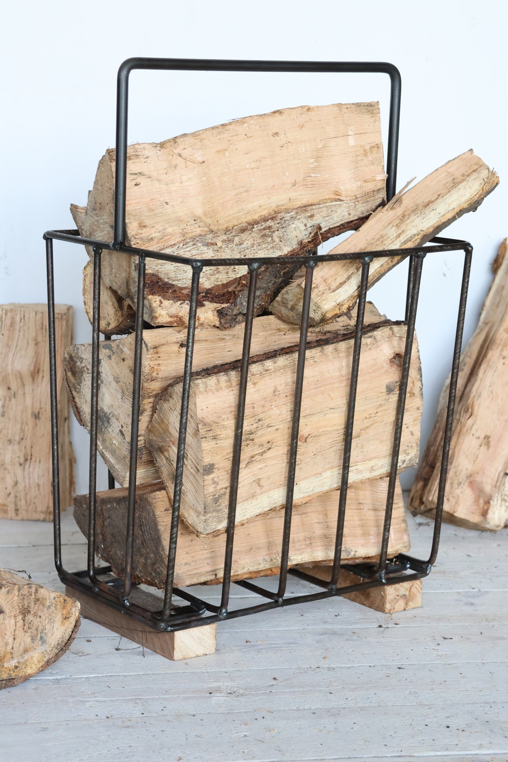 Kaminholzkorb, Korb für Kaminholz, Eisenkorb, Metallkorb für Holz, Holzträger, Kaminholzträger, 