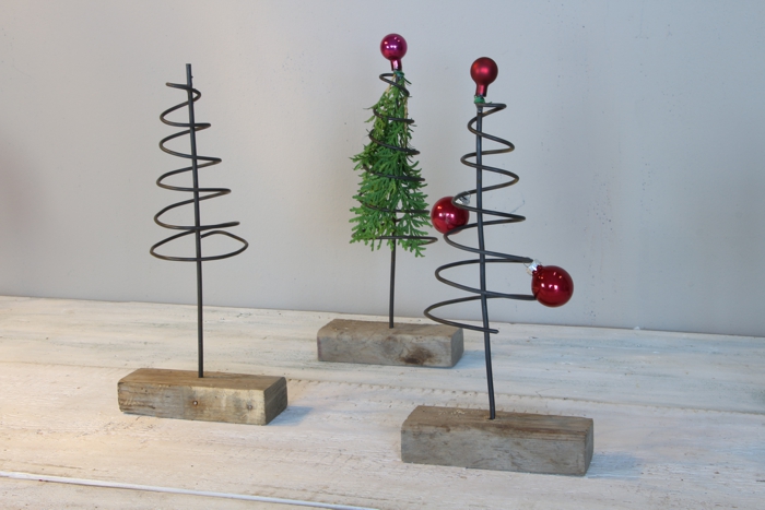 Spiraltanne auf Holz, Tischdekoration  Weihnachten, Wichtelgeschenk, Geschenk für Dekonerds, Kleine Tanne auf Holz, Tanne aus Eisen auf Holz